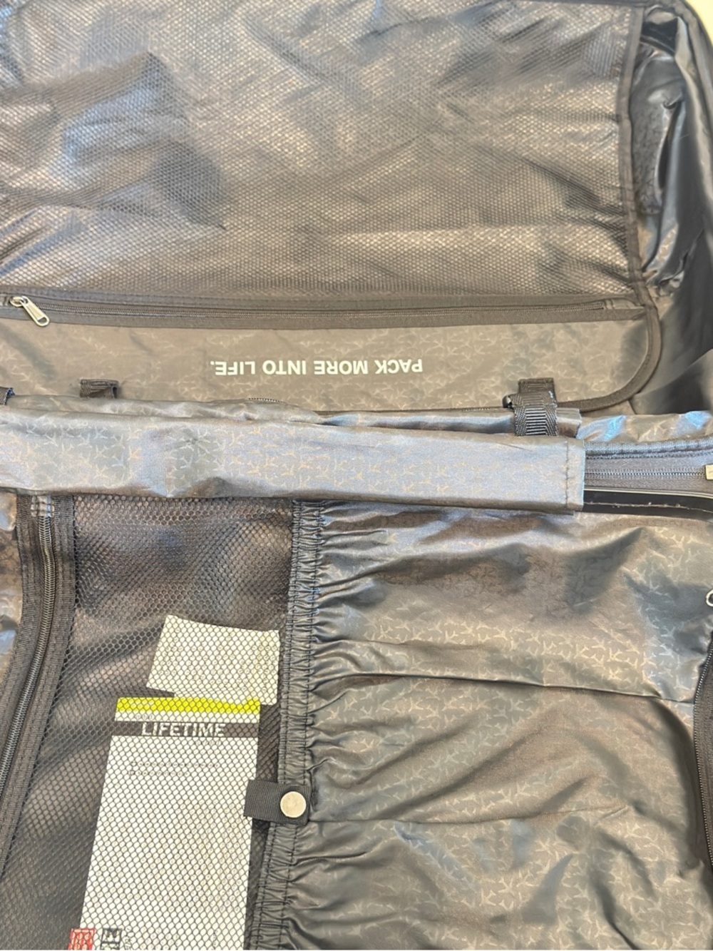 Kenneth Cole REACTION Renegade Luggage Exp. Spinner Hardside Suitcase carry on - Picture 12 of 16